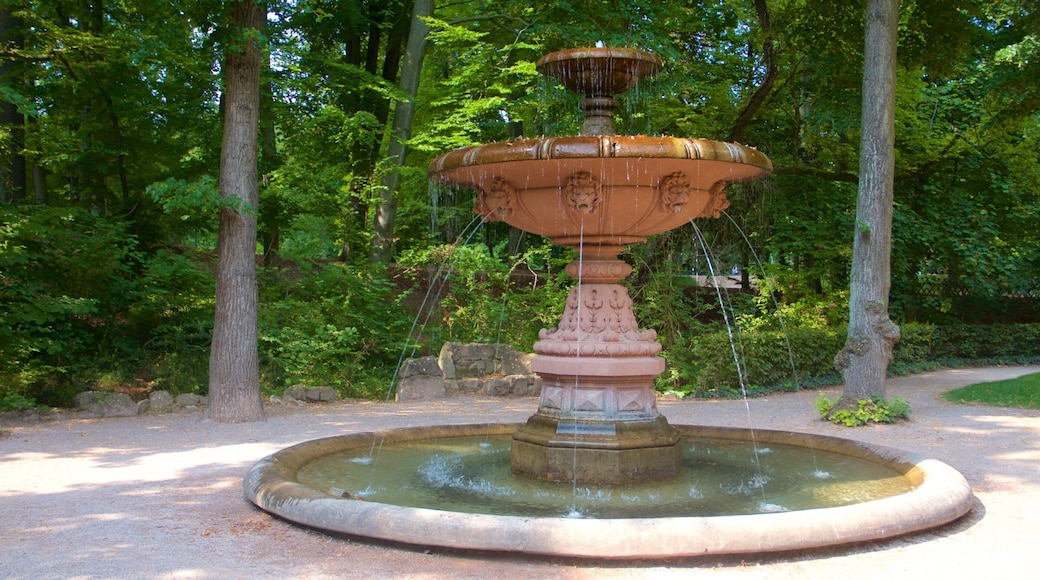 L\'Orangerie Garden som viser fjell og hage