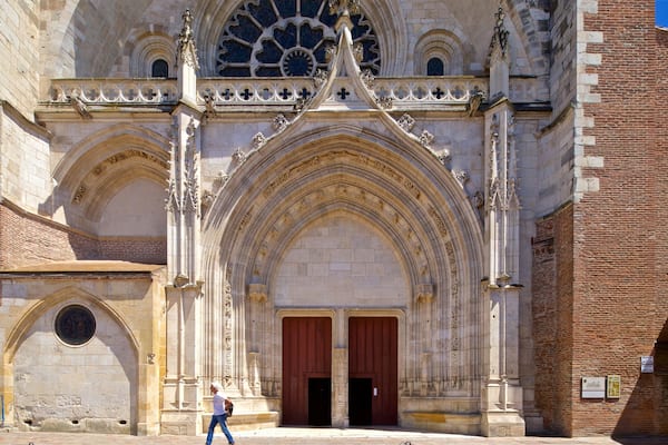 Kathedrale Saint-Ătienne welches beinhaltet historische Architektur