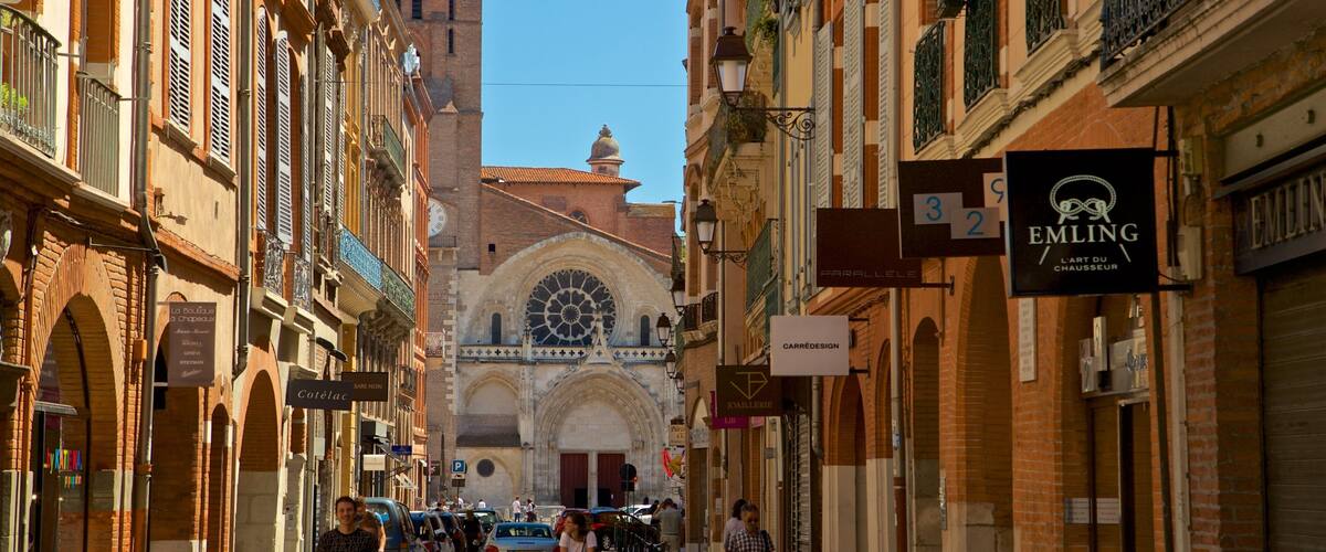 Saint Etienne Cathedrale joka esittää kaupunki