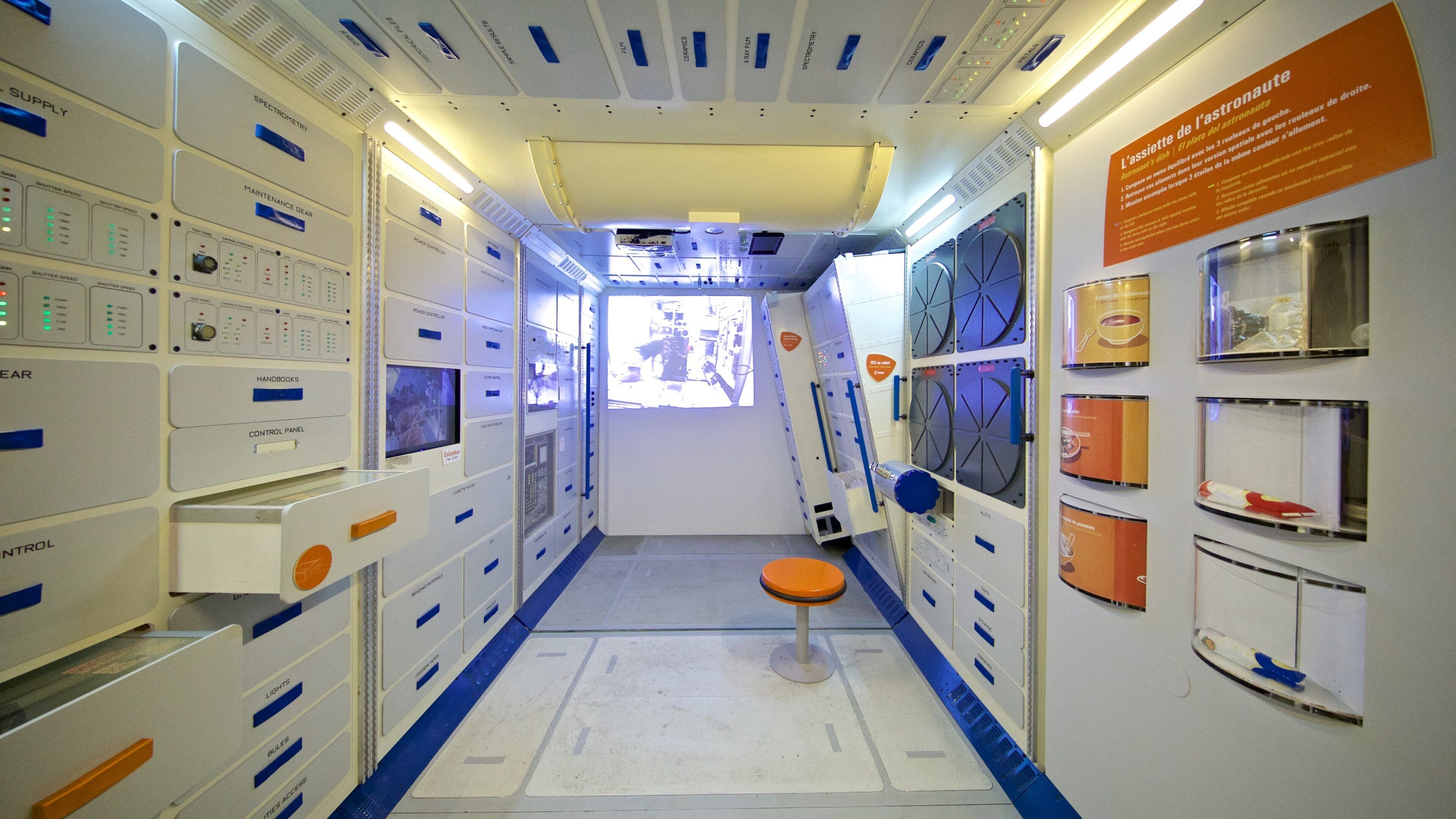 Cite de l\'Espace which includes interior views