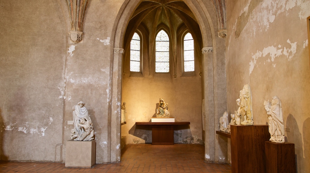 Musée des Augustins che include vista interna e oggetti d\'epoca