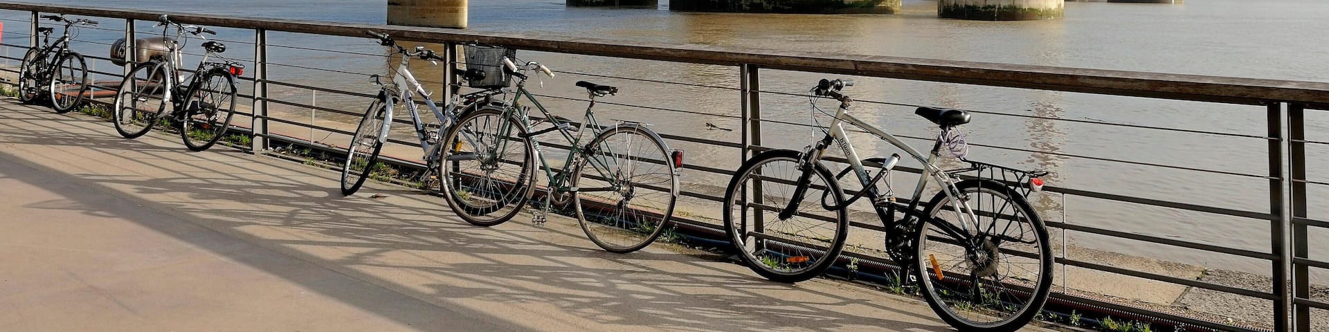 J289KB France, South-Western France, Bordeaux, lift bridge Chaban Delmas on the Garonne river, end of the work, view from the Quai des Marques