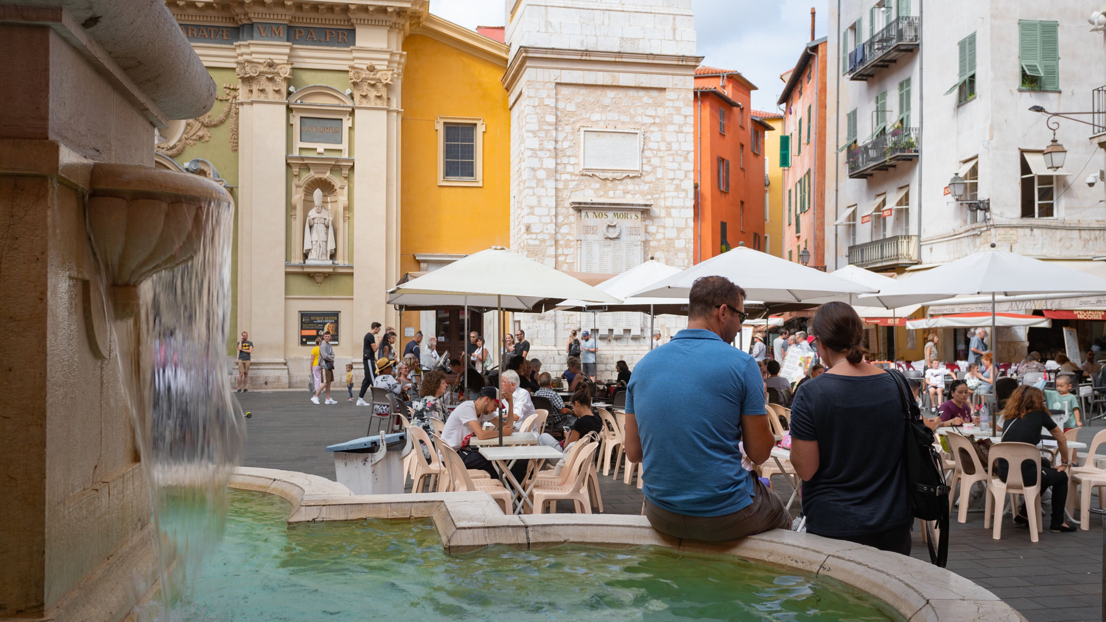Place Rossetti which includes a fountain as well as a couple
