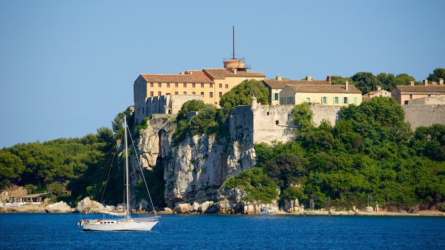 Fort Royal que incluye elementos del patrimonio