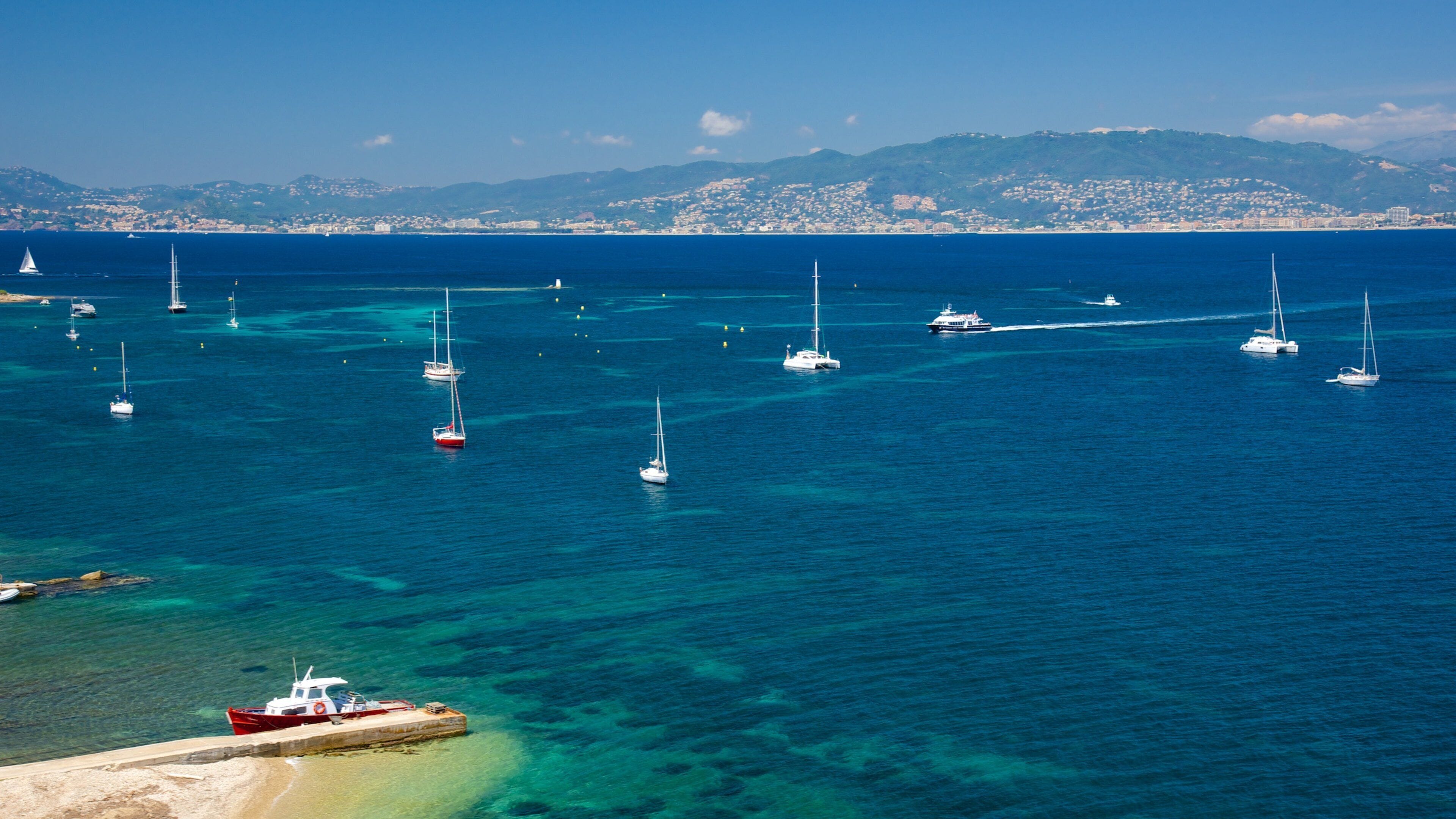 Fort Royal showing a bay or harbor