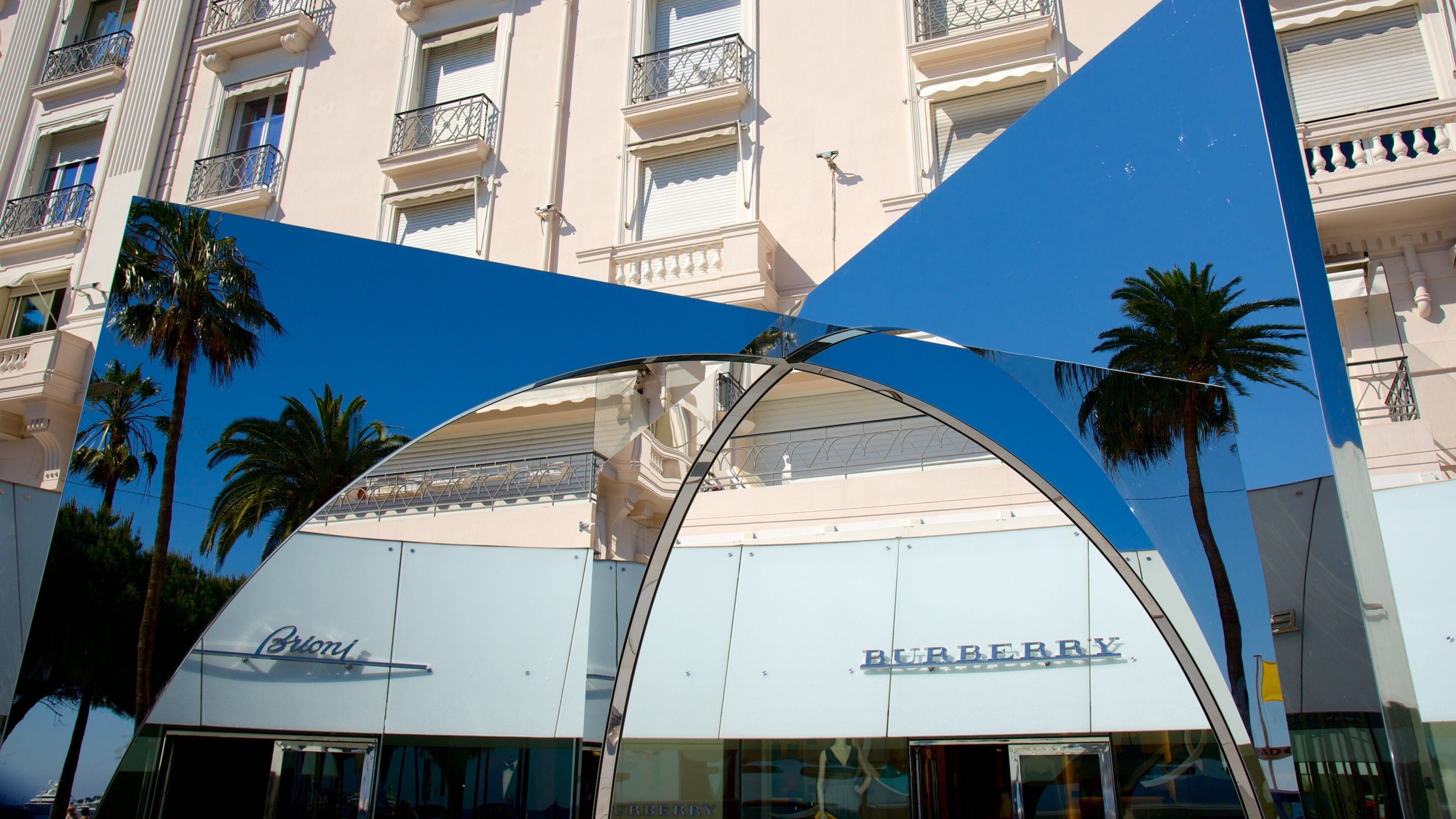 La Croisetten ranta johon kuuluu moderni arkkitehtuuri