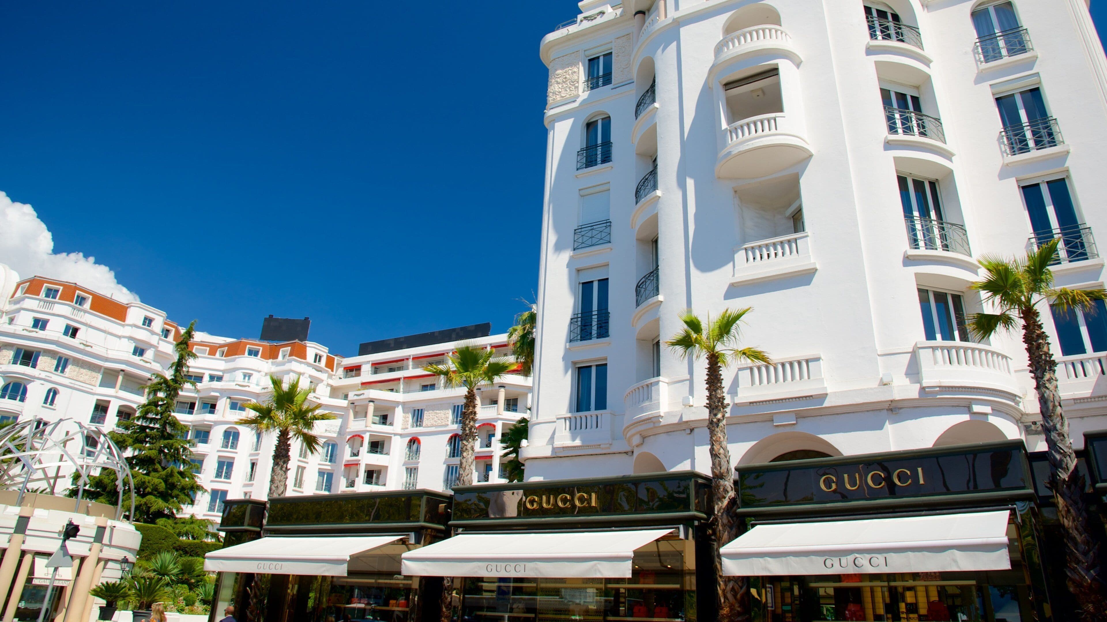 La Croisette which includes a hotel