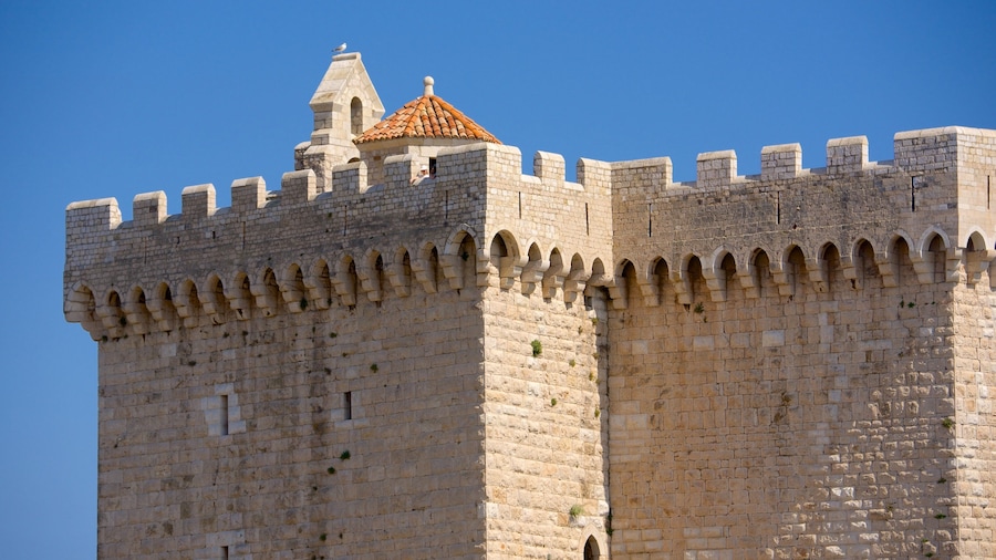 Ile Saint-Honorat featuring heritage architecture and heritage elements