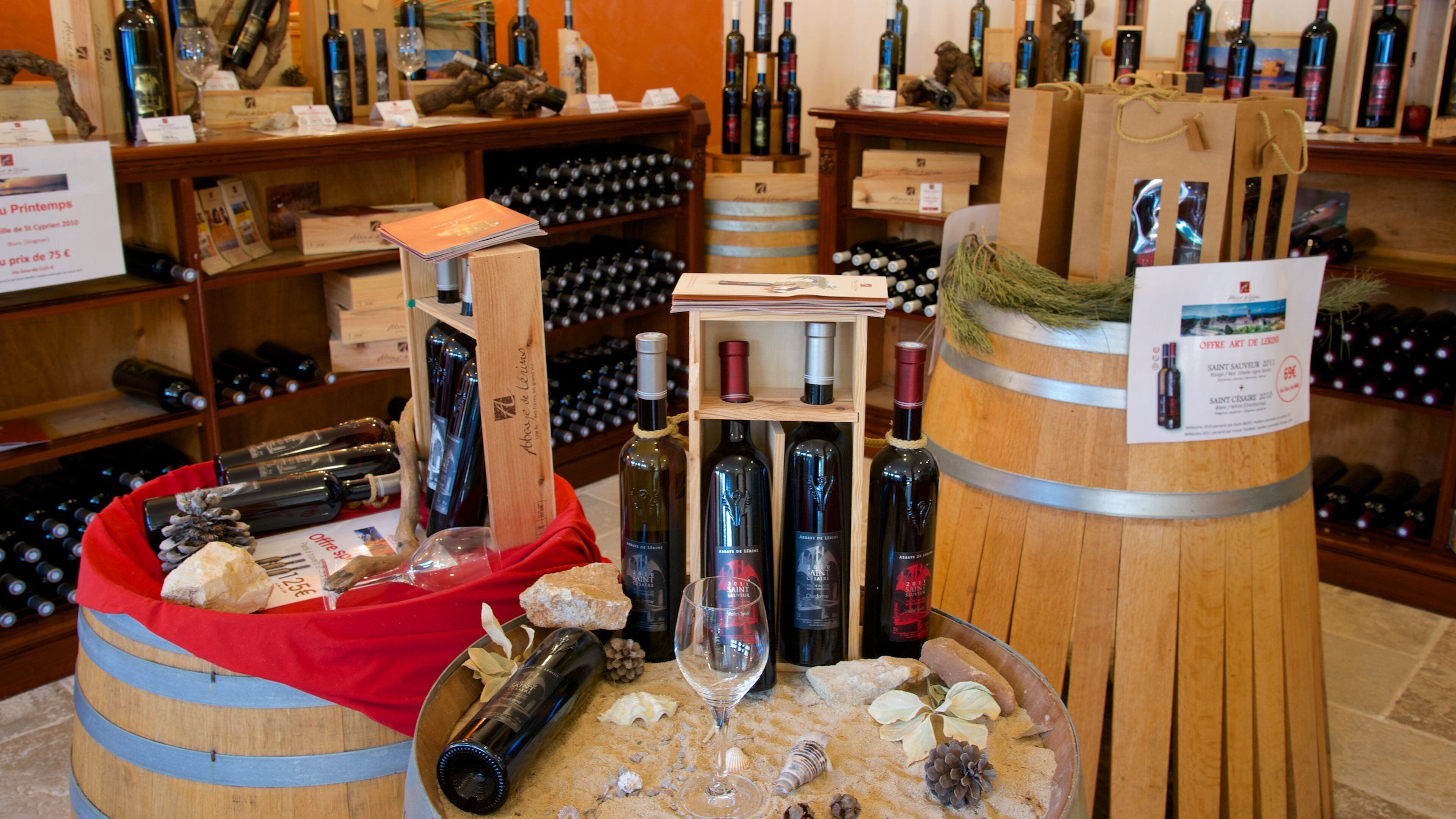 Ile Saint-Honorat featuring drinks or beverages