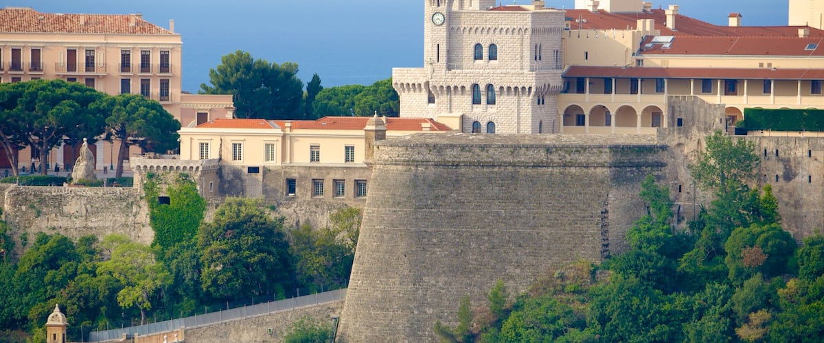 Prince\'s Palace which includes heritage architecture and a city
