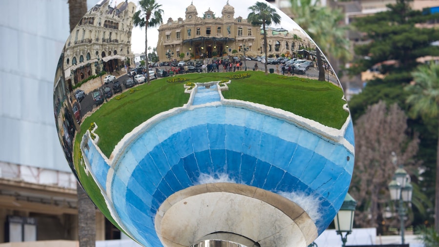 Casino Square featuring outdoor art
