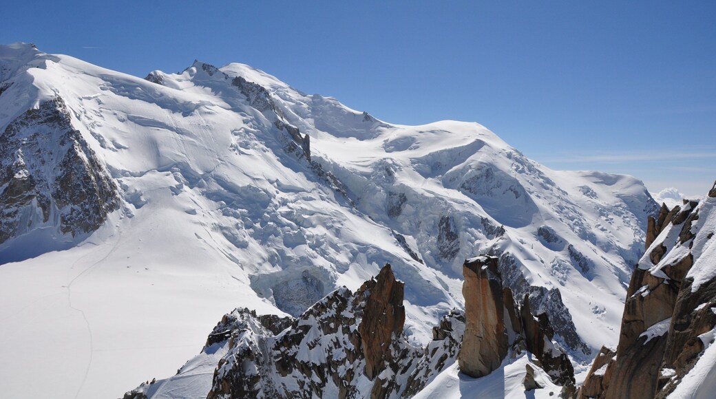 Mont Blanc showing snow, mountains and tranquil scenes