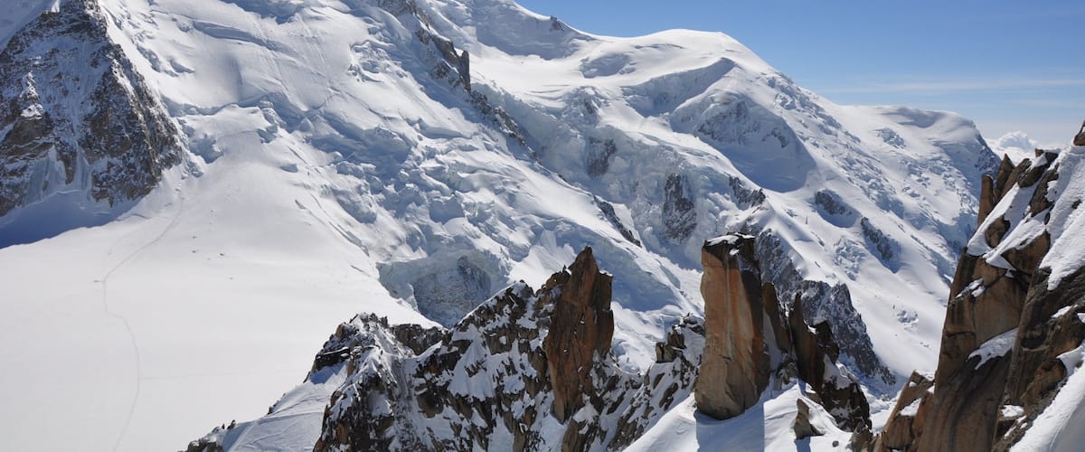 Monte Blanco que incluye montañas, escenas tranquilas y nieve