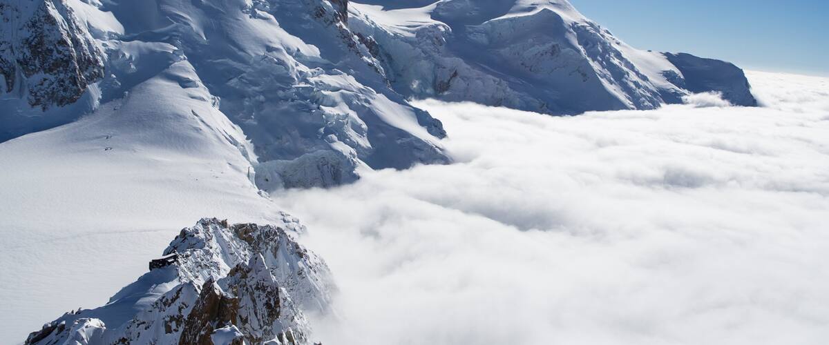 Monte Bianco mostrando paesaggi rilassanti, montagna e neve