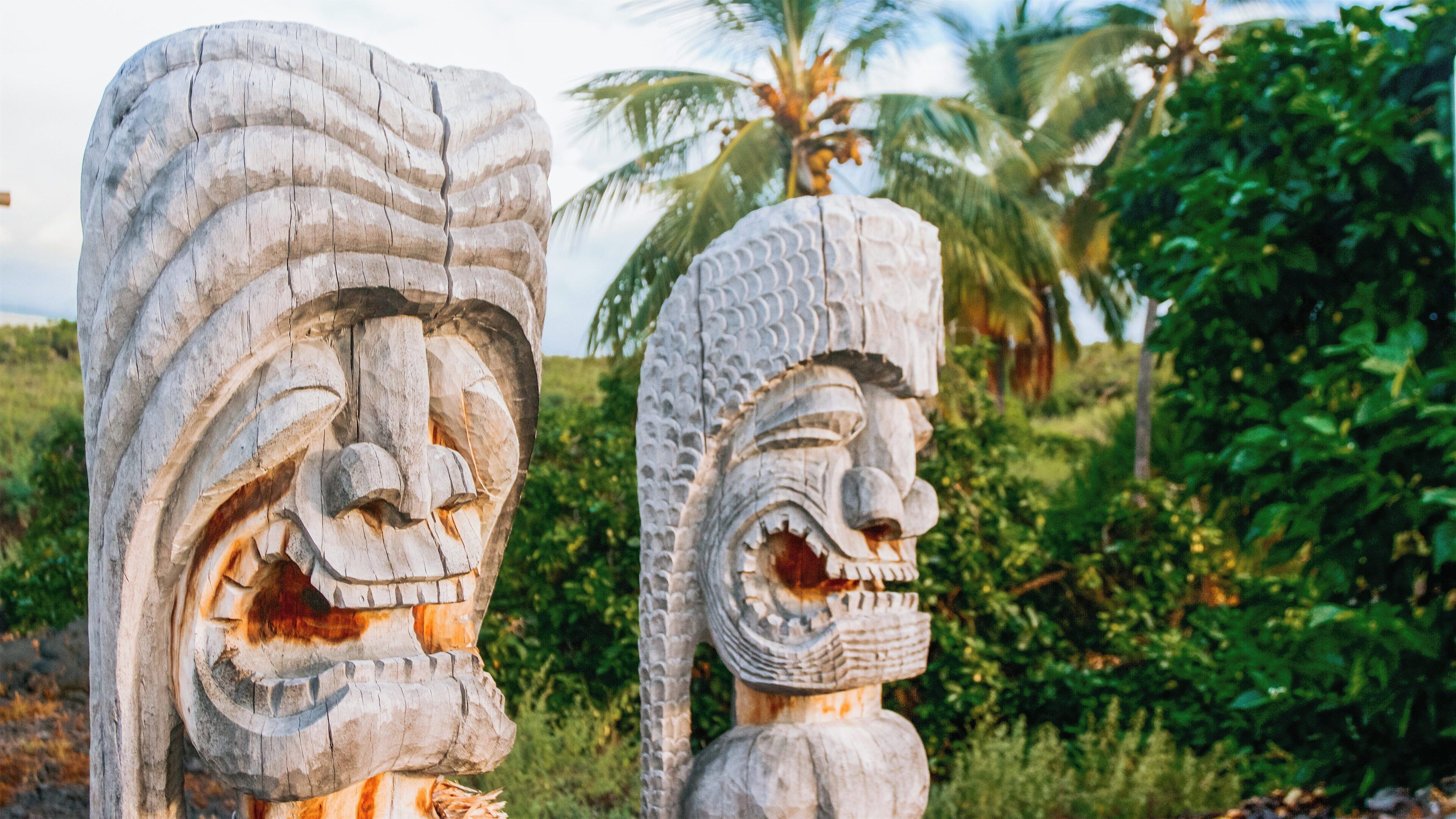 Exploring the cultural significance of Hawaiian tiki carvings at Pu'uhonua o Honaunau National Historical Park in Holualoa, Hawaii