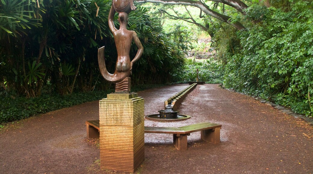 앨러턴 식물원 을 보여주는 동상 또는 조각상 과 공원