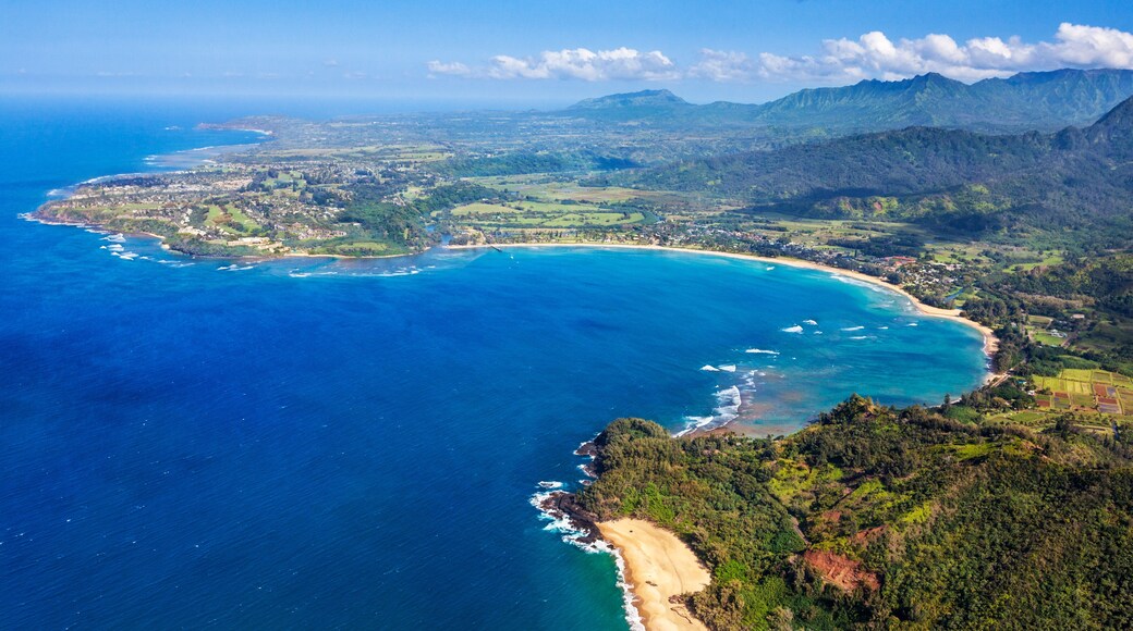 Scenic Hanalei Bay on the north shore of Kauai, Hawaii