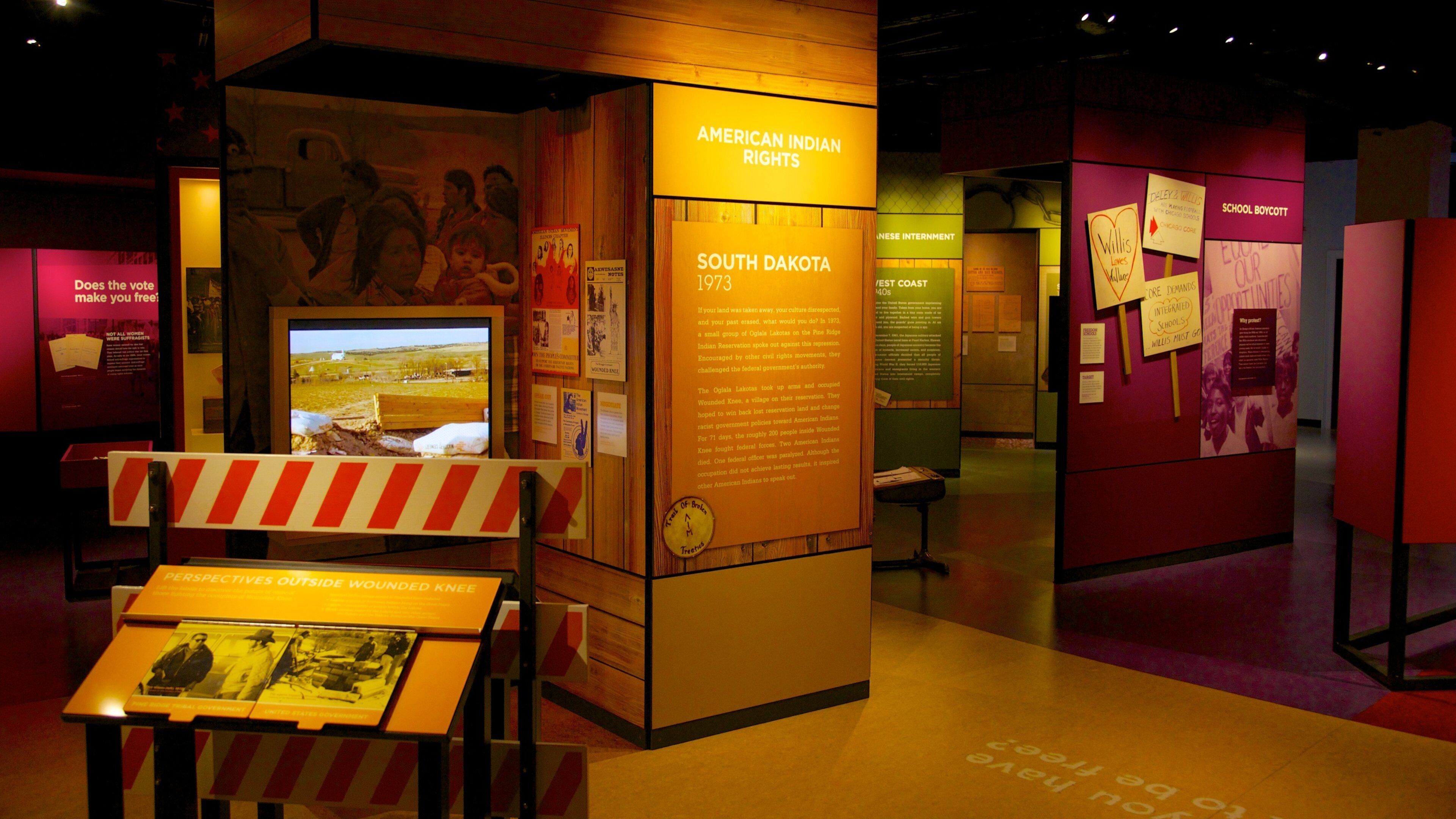 Chicago History Museum showing interior views