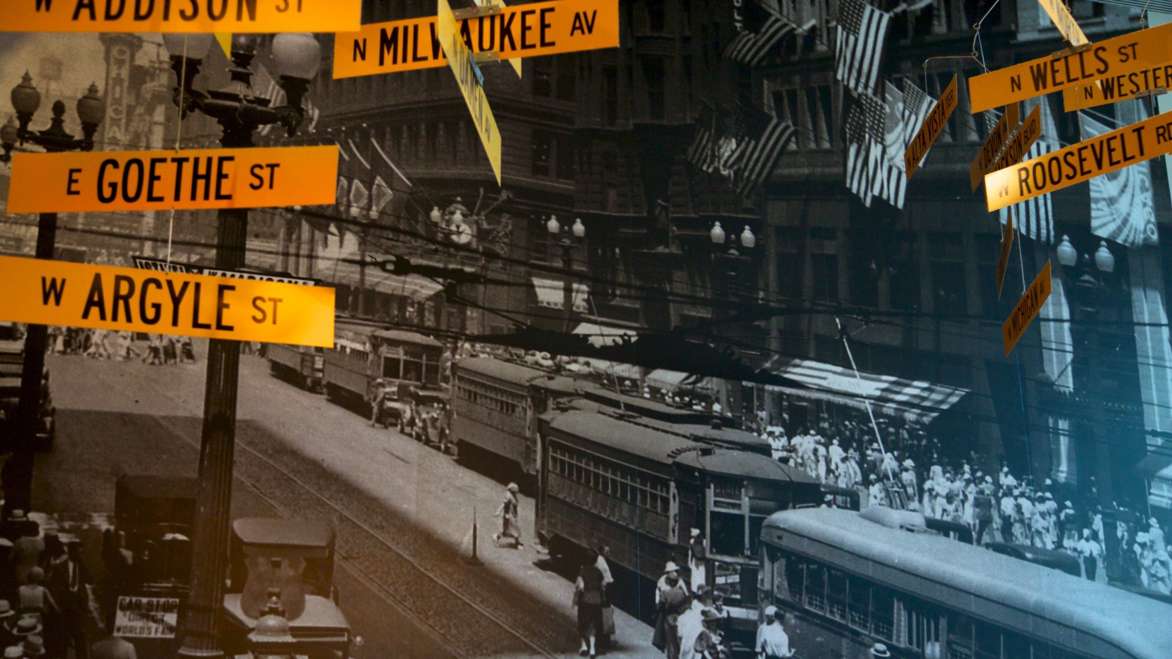 Historic Chicago street view showcasing early 20th century life near Chicago History Museum