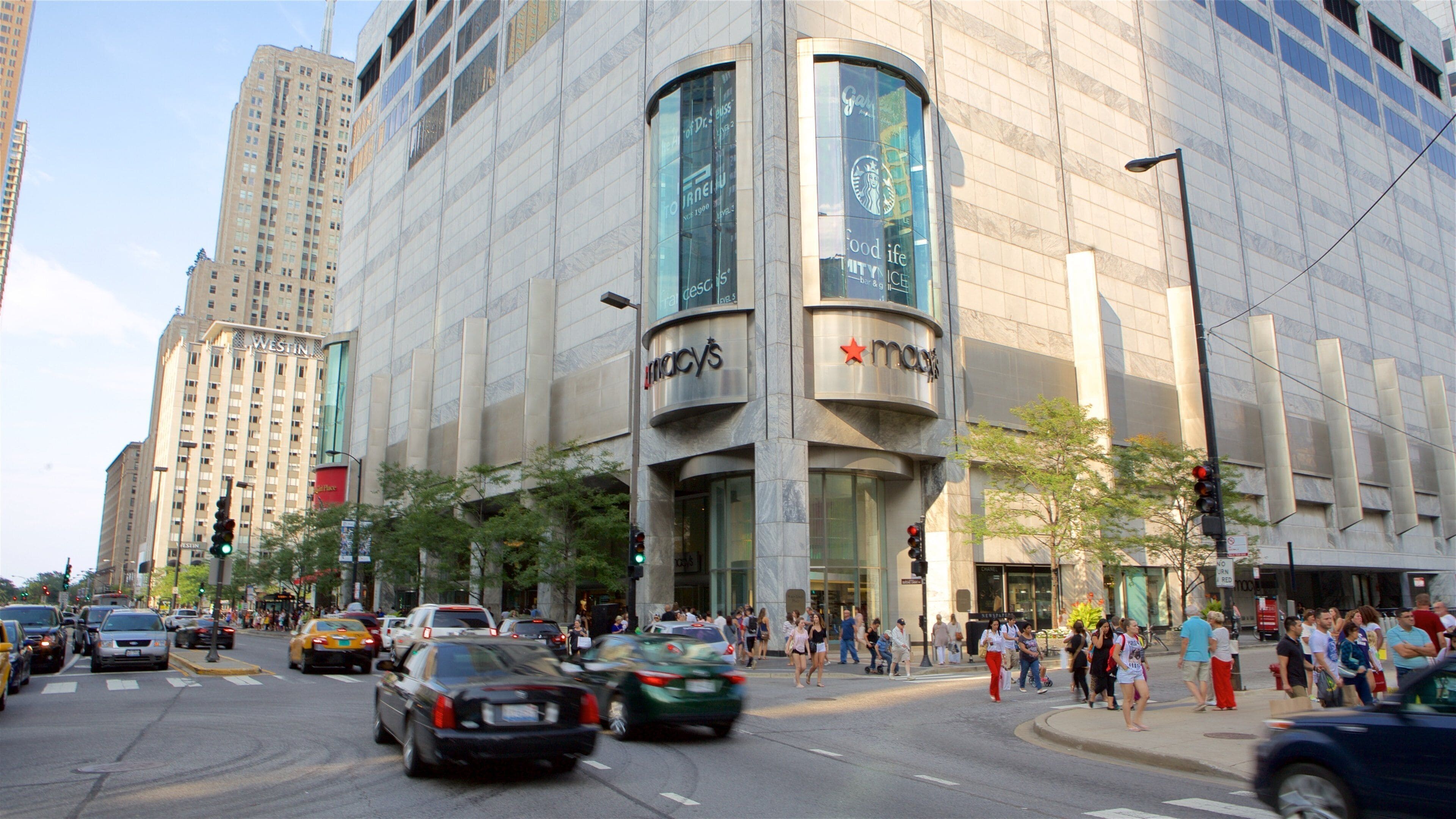 워터 타워 플레이스 을 보여주는 거리 풍경 과 쇼핑