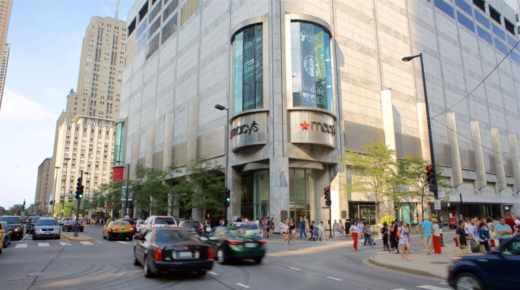 워터 타워 플레이스 을 보여주는 거리 풍경 과 쇼핑