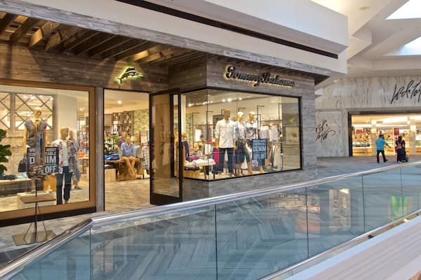 Woodfield Mall qui includes shopping et vues intérieures