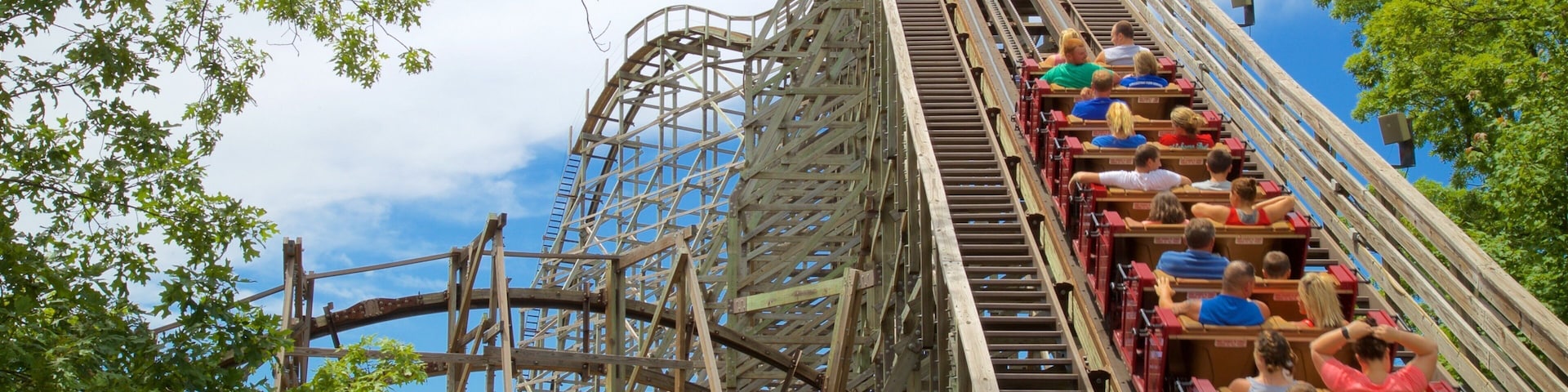 Parque Silver Dollar City que inclui passeios assim como um pequeno grupo de pessoas