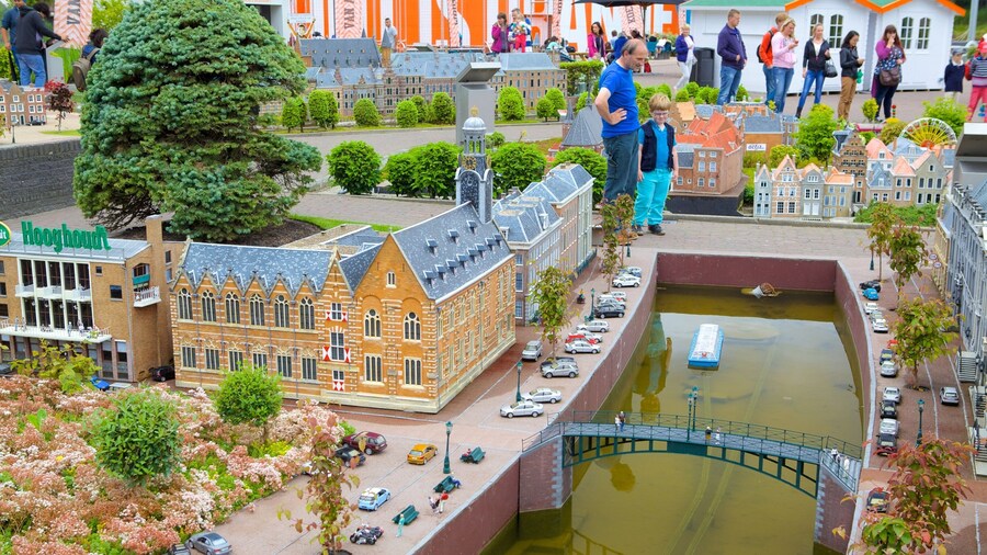 Madurodam which includes rides