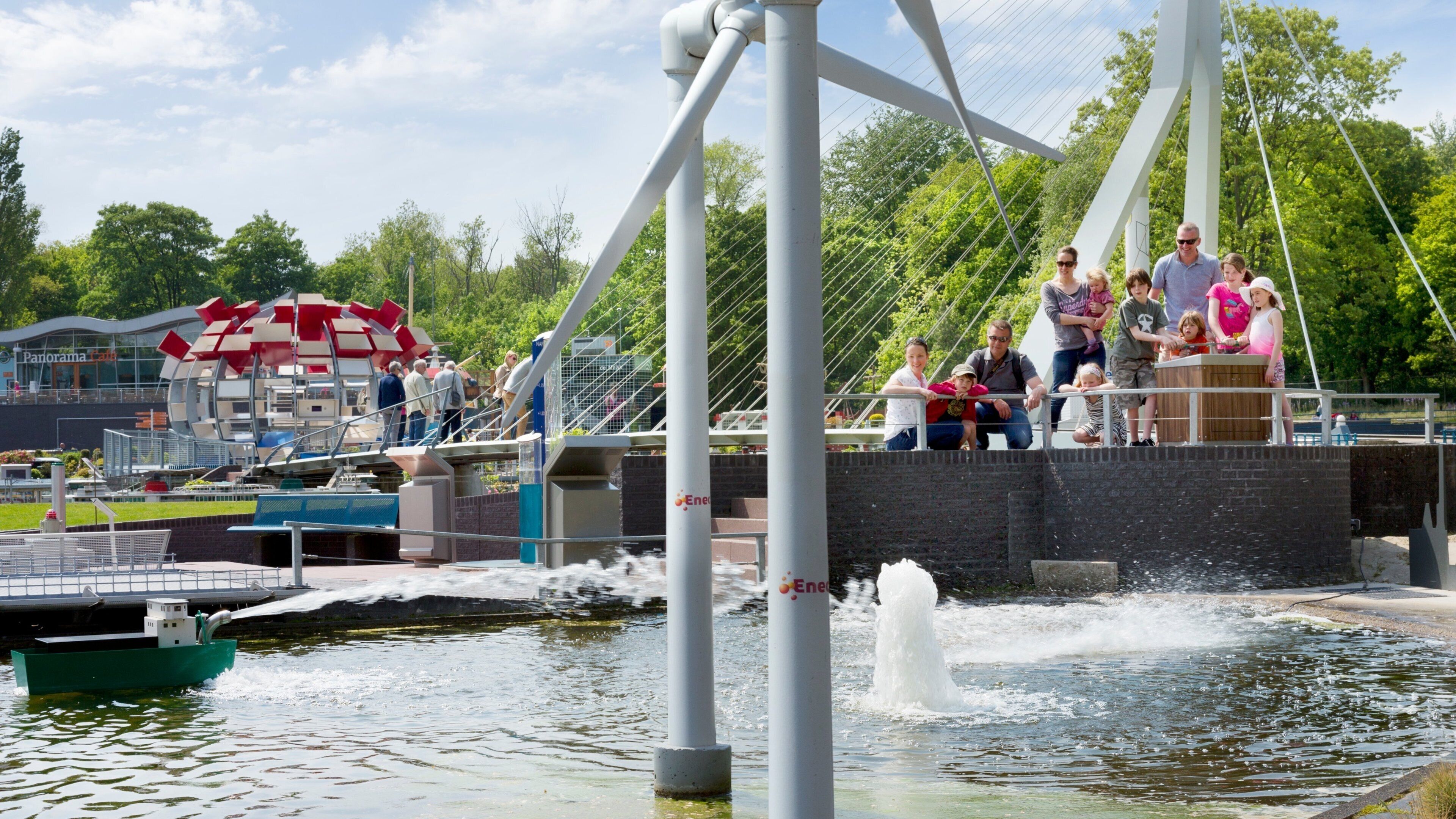 マドローダム どの含み 噴水 及び 家族