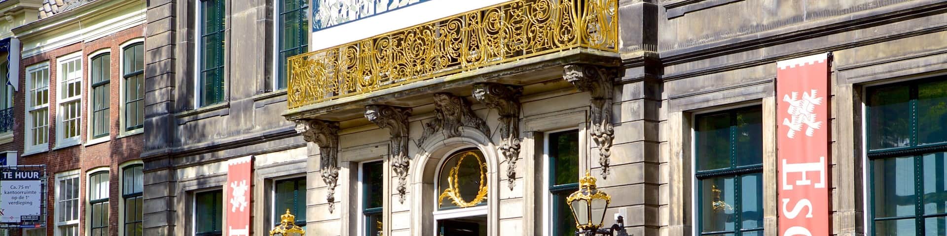 Escher Museum showing street scenes