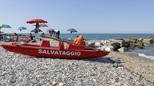 Beaches of Rocca San Giovanni 2015 Dieses Foto entstand in Zusammenarbeit mit Stadtbesichtigungen.de Die Seiten Stadtbesichtigungen.de, der dazugehörige Reise Blog sowie die Facebookseite: Stadtbesichtigungen Rom dürfen dieses Bild für Ihre Veröffentlichungen ohne den Hinweis auf Wikipedia, Commons bzw der Lizenz verwenden. Die Verantwortlichen habe von mir (Ra Boe) die Originaldaten zur freien Verfügung übermittelt bekommen.