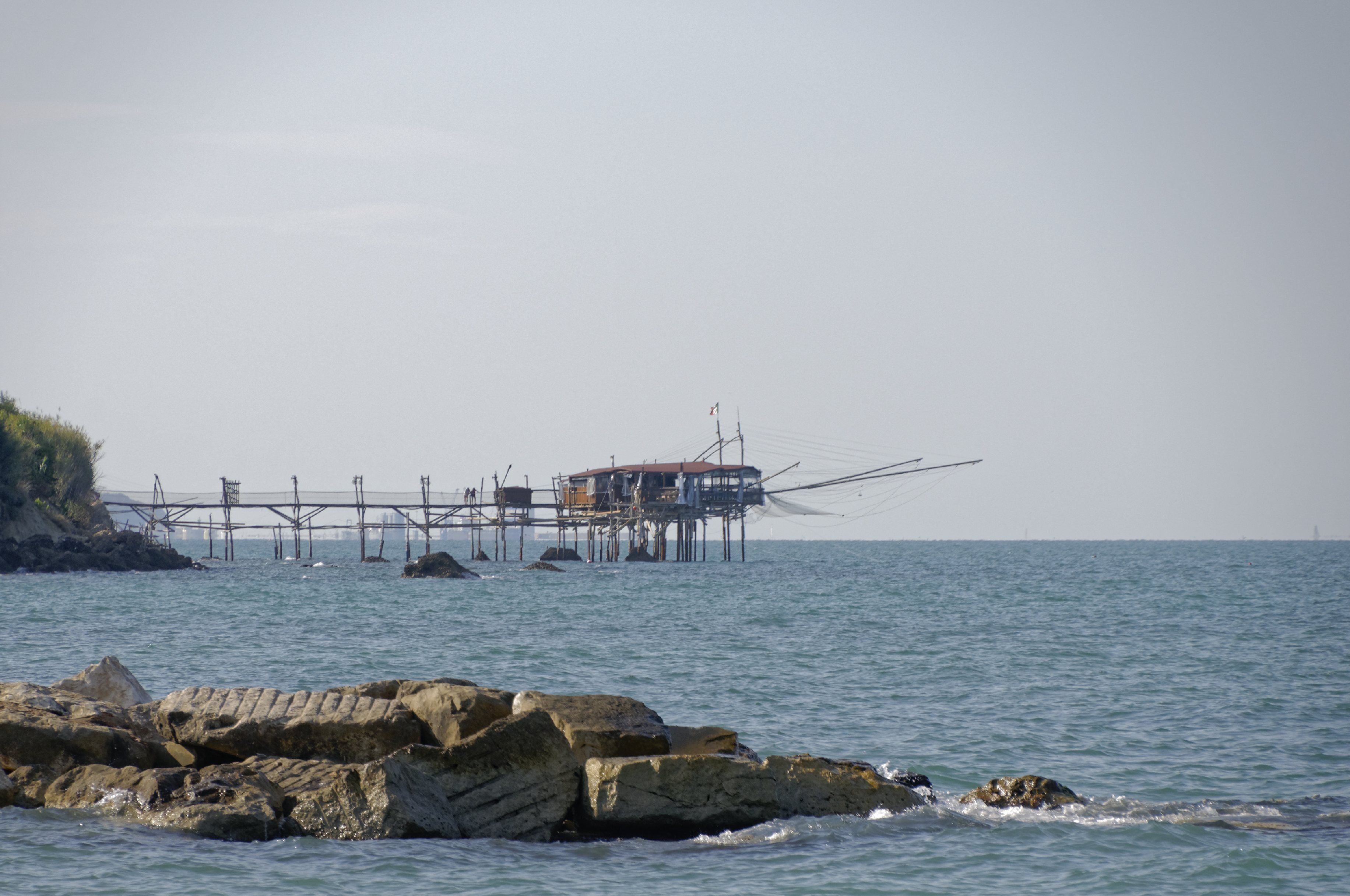 Beaches of Rocca San Giovanni 2015 Dieses Foto entstand in Zusammenarbeit mit Stadtbesichtigungen.de Die Seiten Stadtbesichtigungen.de, der dazugehörige Reise Blog sowie die Facebookseite: Stadtbesichtigungen Rom dürfen dieses Bild für Ihre Veröffentlichungen ohne den Hinweis auf Wikipedia, Commons bzw der Lizenz verwenden. Die Verantwortlichen habe von mir (Ra Boe) die Originaldaten zur freien Verfügung übermittelt bekommen.