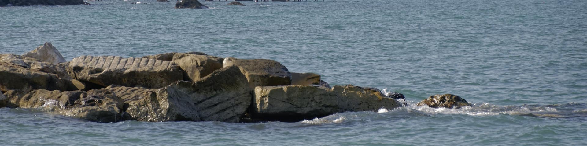 Beaches of Rocca San Giovanni 2015 Dieses Foto entstand in Zusammenarbeit mit Stadtbesichtigungen.de Die Seiten Stadtbesichtigungen.de, der dazugehörige Reise Blog sowie die Facebookseite: Stadtbesichtigungen Rom dĂŒrfen dieses Bild fĂŒr Ihre Veröffentlichungen ohne den Hinweis auf Wikipedia, Commons bzw der Lizenz verwenden. Die Verantwortlichen habe von mir (Ra Boe) die Originaldaten zur freien VerfĂŒgung ĂŒbermittelt bekommen.