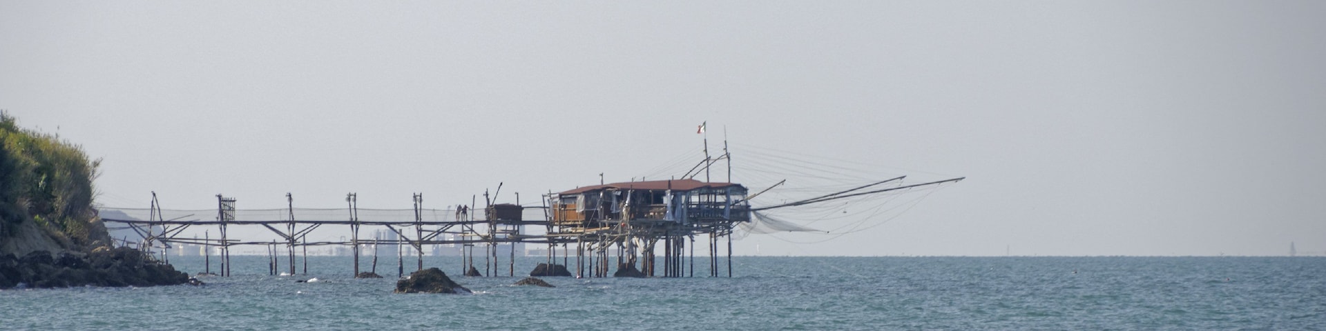 Beaches of Rocca San Giovanni 2015 Dieses Foto entstand in Zusammenarbeit mit Stadtbesichtigungen.de Die Seiten Stadtbesichtigungen.de, der dazugehörige Reise Blog sowie die Facebookseite: Stadtbesichtigungen Rom dürfen dieses Bild für Ihre Veröffentlichungen ohne den Hinweis auf Wikipedia, Commons bzw der Lizenz verwenden. Die Verantwortlichen habe von mir (Ra Boe) die Originaldaten zur freien Verfügung übermittelt bekommen.