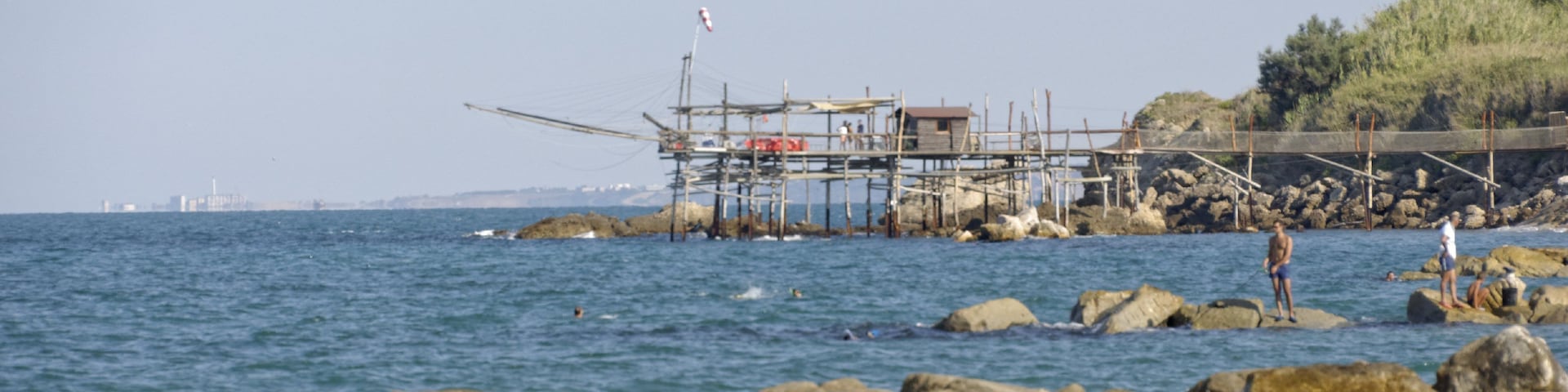 Beaches of Rocca San Giovanni 2015 Dieses Foto entstand in Zusammenarbeit mit Stadtbesichtigungen.de Die Seiten Stadtbesichtigungen.de, der dazugehörige Reise Blog sowie die Facebookseite: Stadtbesichtigungen Rom dürfen dieses Bild für Ihre Veröffentlichungen ohne den Hinweis auf Wikipedia, Commons bzw der Lizenz verwenden. Die Verantwortlichen habe von mir (Ra Boe) die Originaldaten zur freien Verfügung übermittelt bekommen.