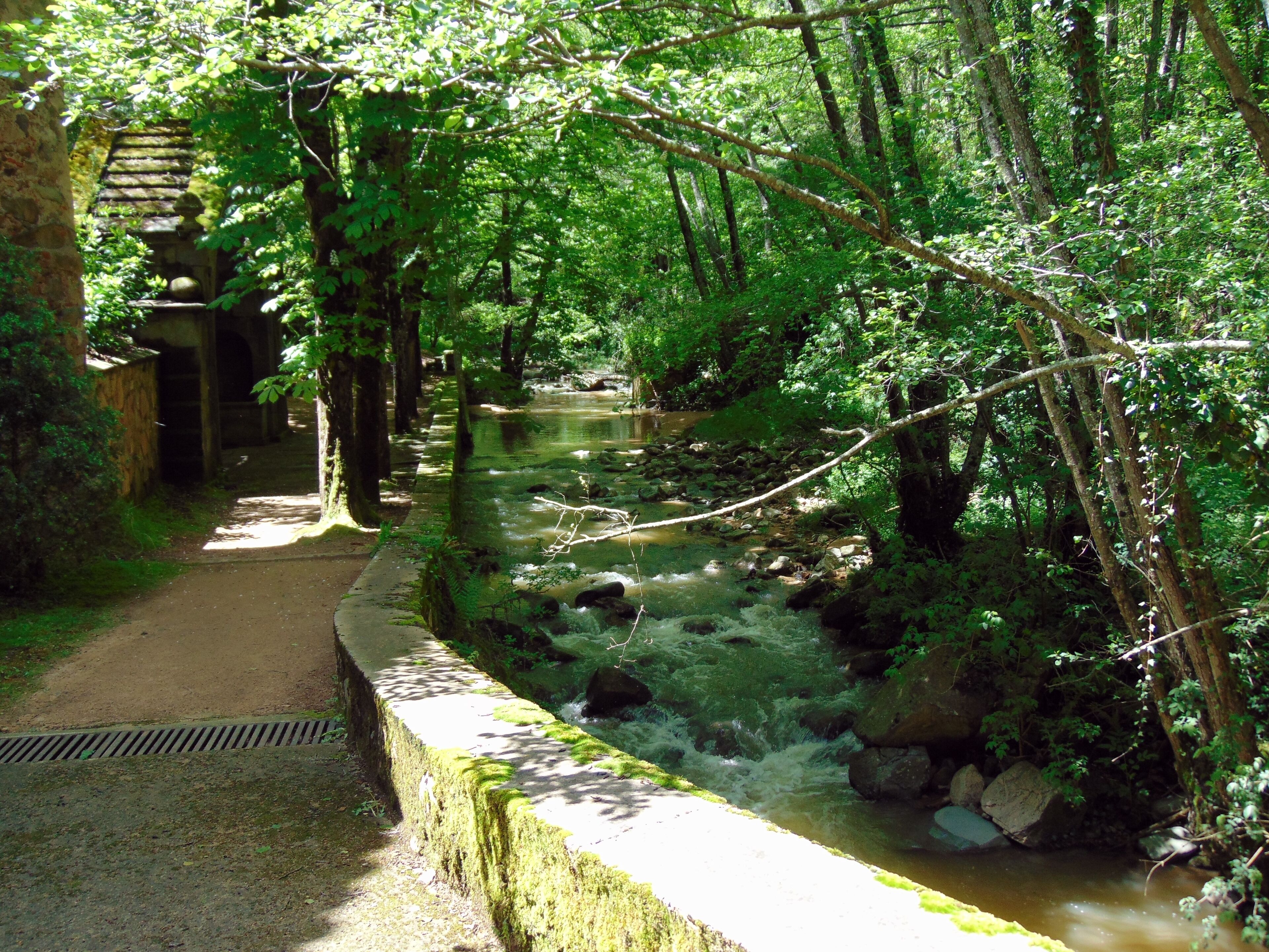 Balneari de la Font Picant i pou de glaç (Sant Hilari Sacalm) This is a photo of a building indexed in the Catalan heritage register as Bé Cultural d'Interès Local (BCIL) under the reference IPA-23898.