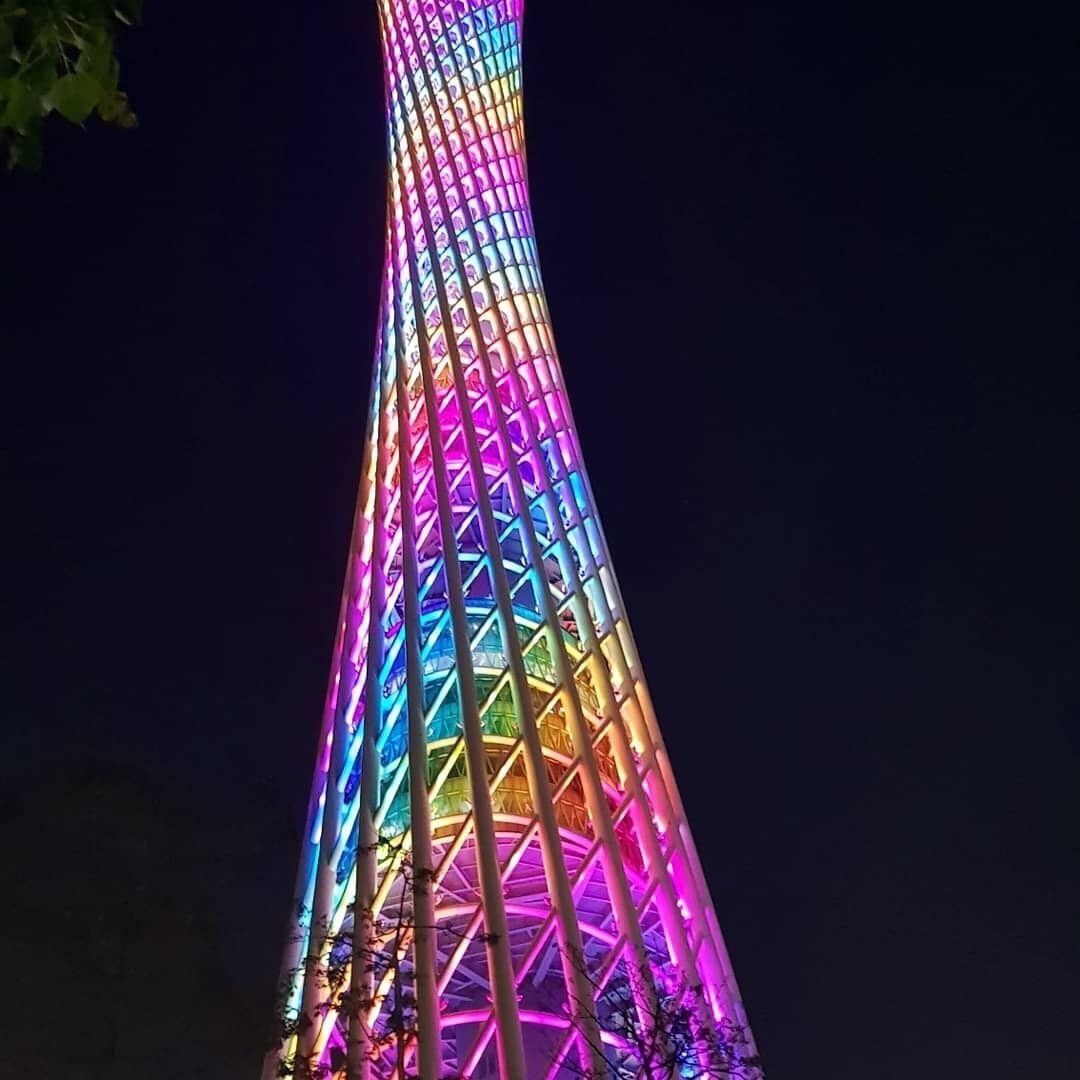 Amazing night life.... all the lights makes the city so alive ✨