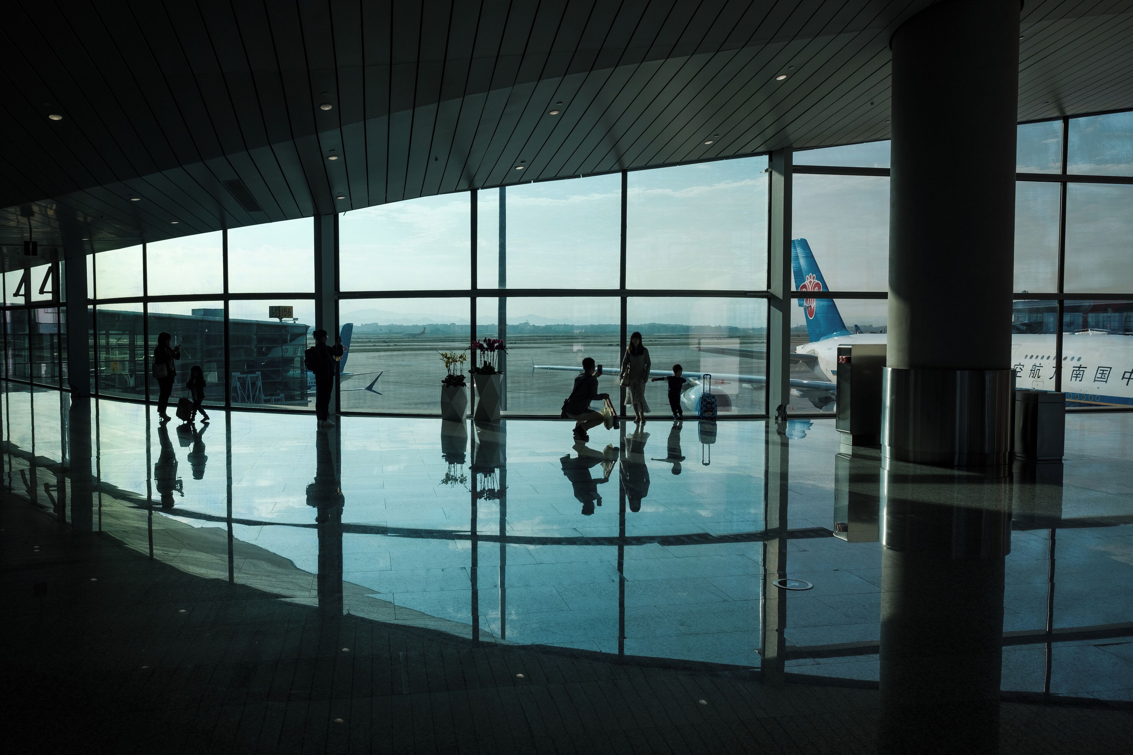 The very new, clean and modern Guangzhou airport. Early in the morning the pace was pretty empty. www.benhowe.co.nz

#airport #china #reflection
