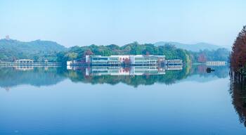 Lake view of Guangzhou Baiyun Mountain Forest and Luhu Park