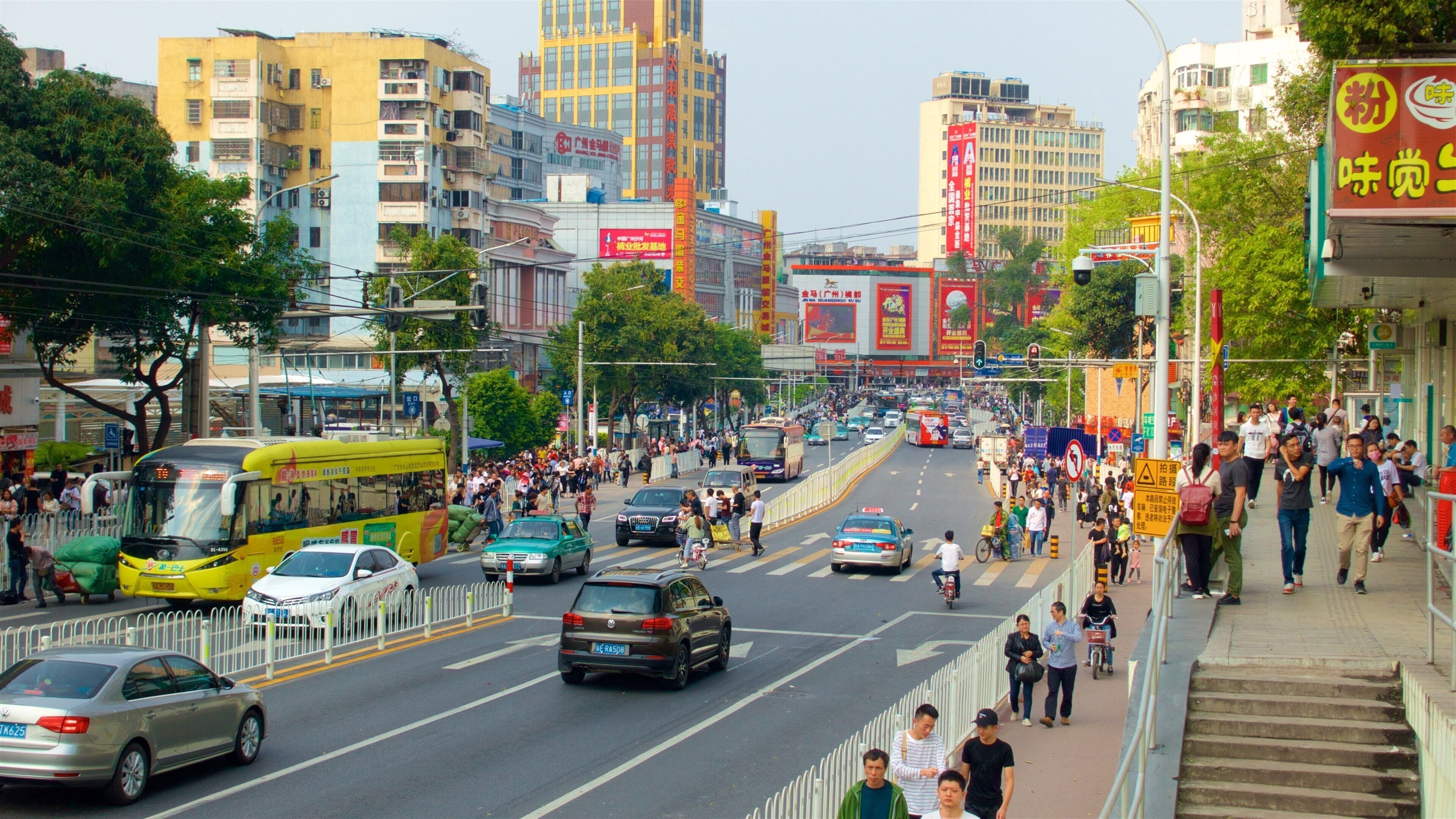 Tianhe which includes signage, cbd and a high rise building