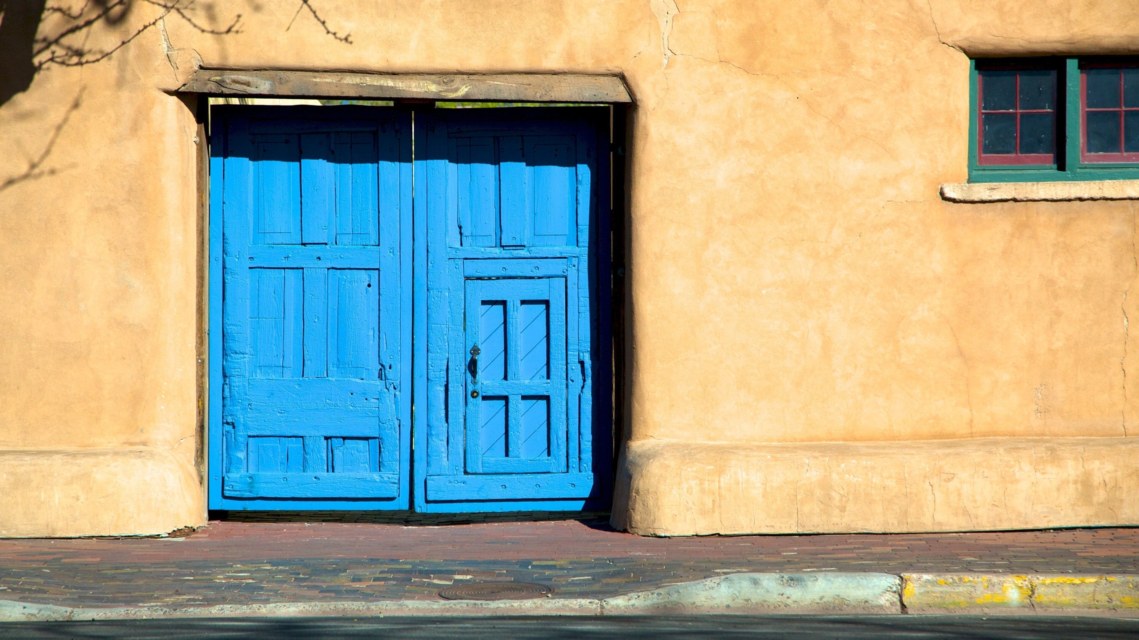 New Mexico Museum of Art showing street scenes