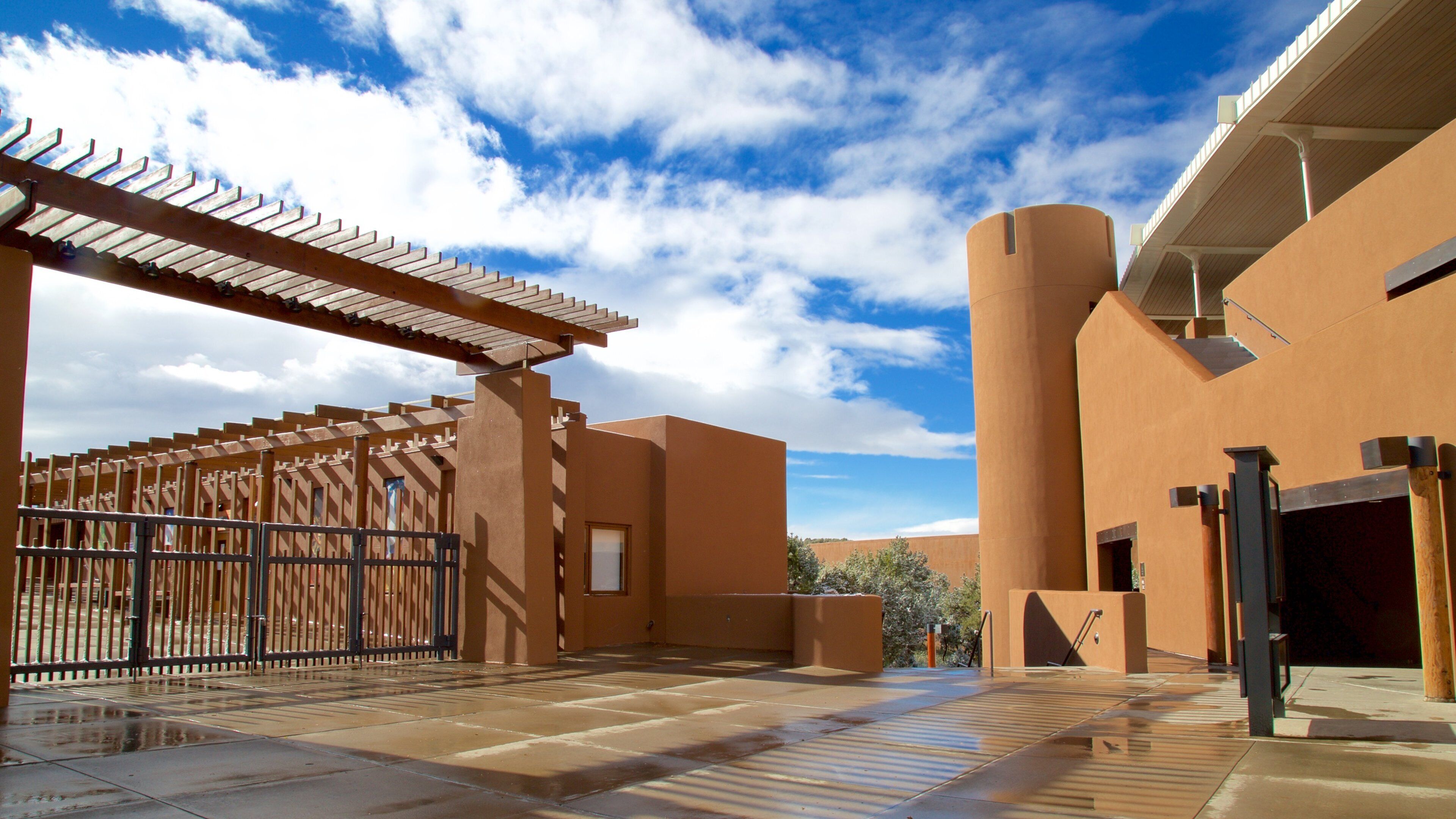 Santa Fe Opera showing street scenes