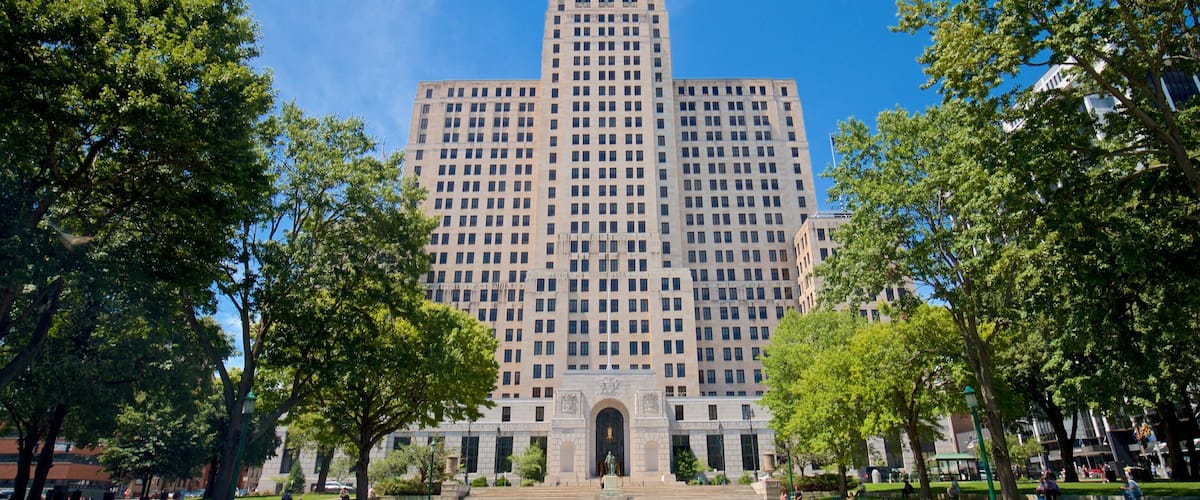 Alfred E. Smith State Office Building which includes modern architecture and a park