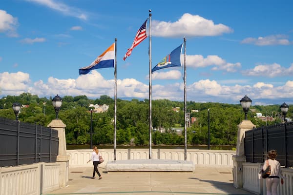 Hudson River Way mit einem Ansichten