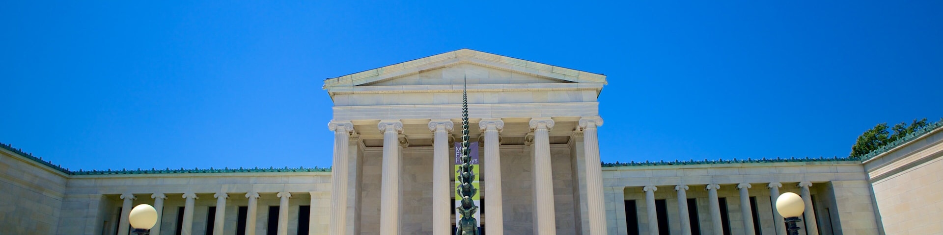 Albright-Knox Art Gallery que incluye arquitectura patrimonial, arte al aire libre y arte