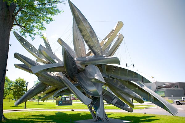 Albright - Knox Art Gallery showing outdoor art, art and a garden