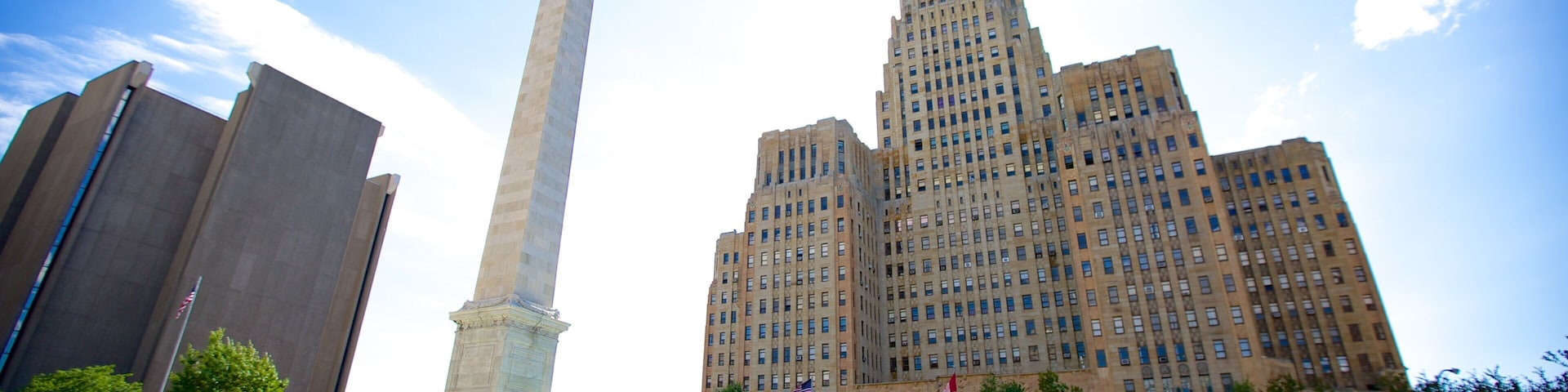 Buffalo City Hall que inclui uma praça ou plaza, um monumento e uma cidade