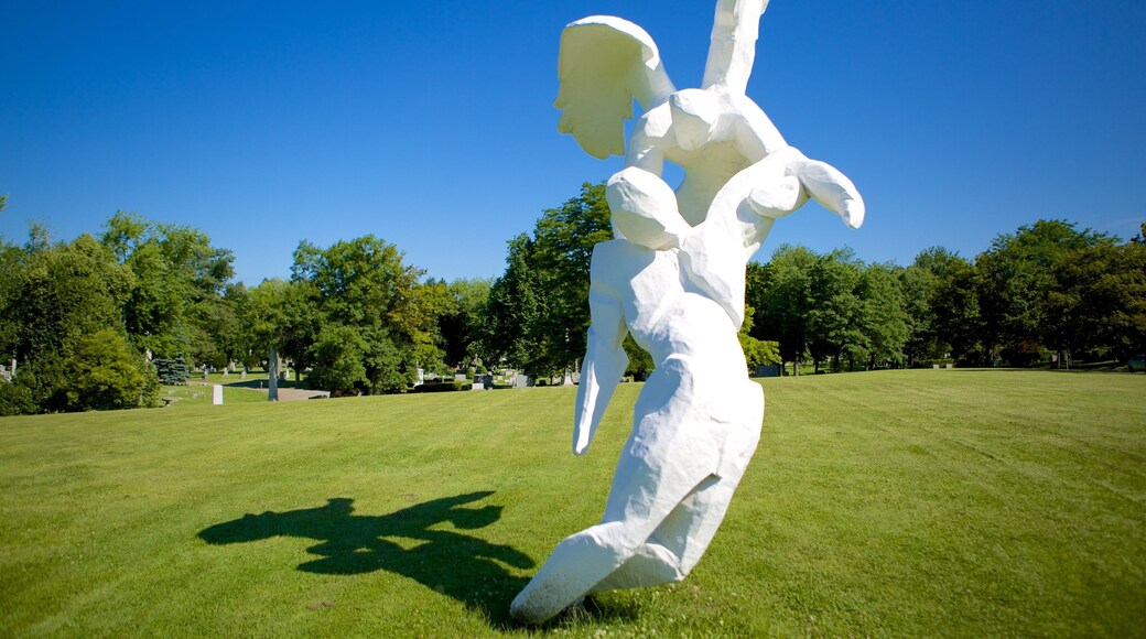 Forest Lawn Cemetery toont kunst in de open lucht