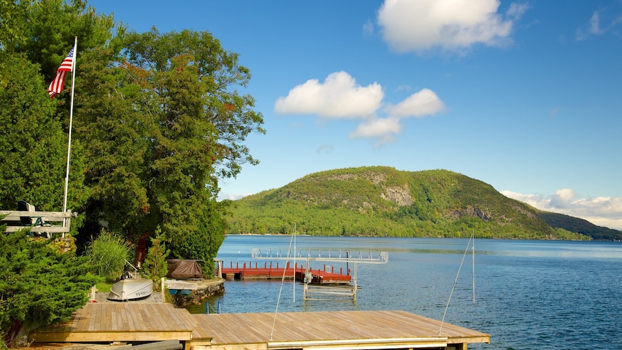 Lake George showing tranquil scenes and a lake or waterhole