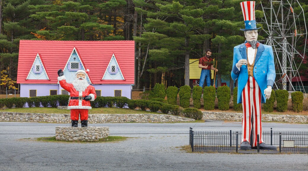 F9F8F0 Uncle Sam, Santa and Paul Bunyan at Magic Forest storybook theme park, Lake George, Adirondacks, New York State, USA. Image shot 2015. Exact date unknown.